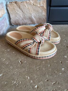 Arezzo Reagan Flat Sandals made in Brazil women sz 8